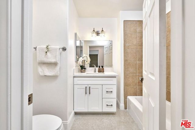 646 N Sierra Bonita Avenue, Los Angeles, CA 90036