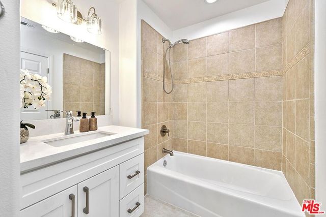 646 N Sierra Bonita Avenue, Los Angeles, CA 90036