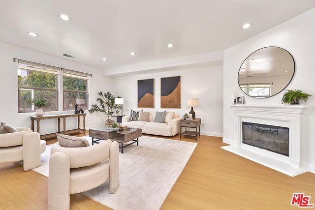 646 N Sierra Bonita Avenue, Los Angeles, CA 90036