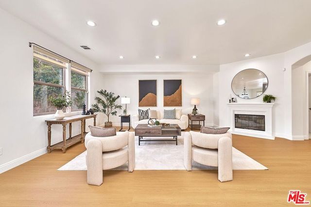 646 N Sierra Bonita Avenue, Los Angeles, CA 90036