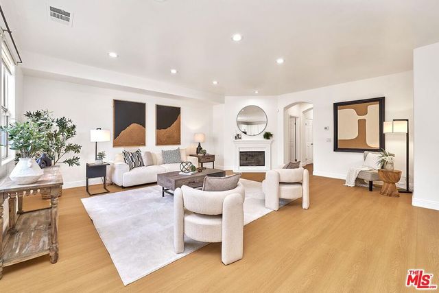 646 N Sierra Bonita Avenue, Los Angeles, CA 90036
