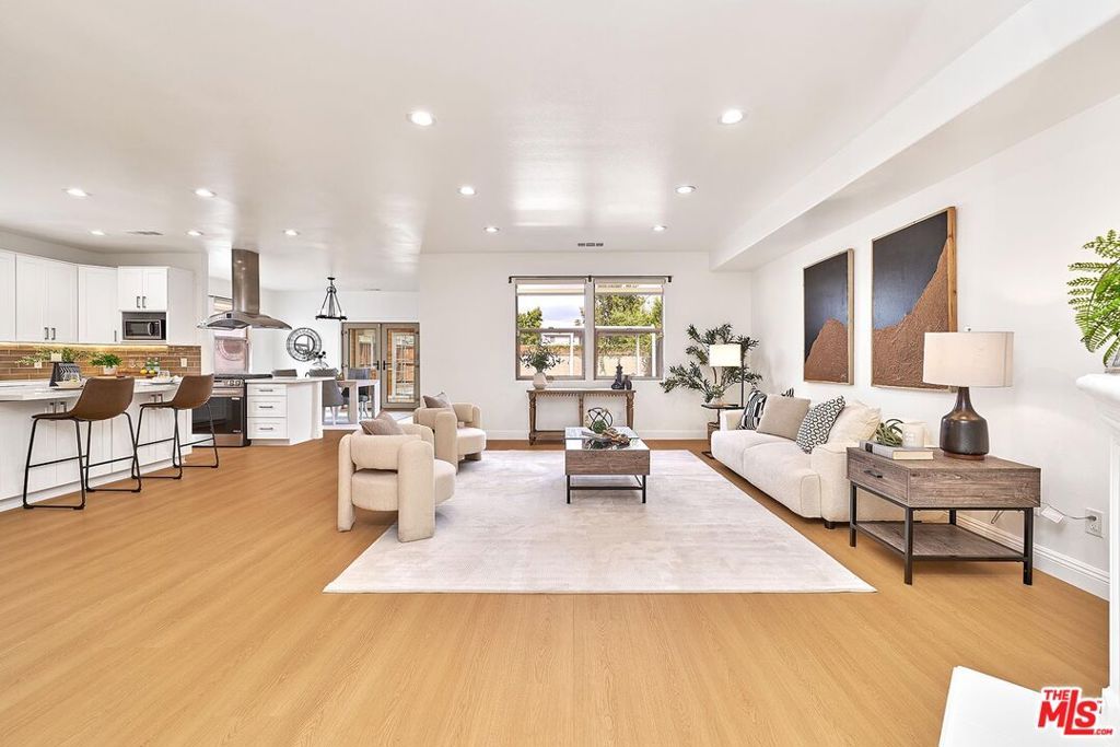 646 N Sierra Bonita Avenue, Los Angeles, CA 90036