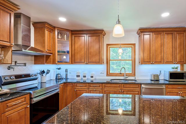 39 Pitio Road, Glen Spey, NY 12737