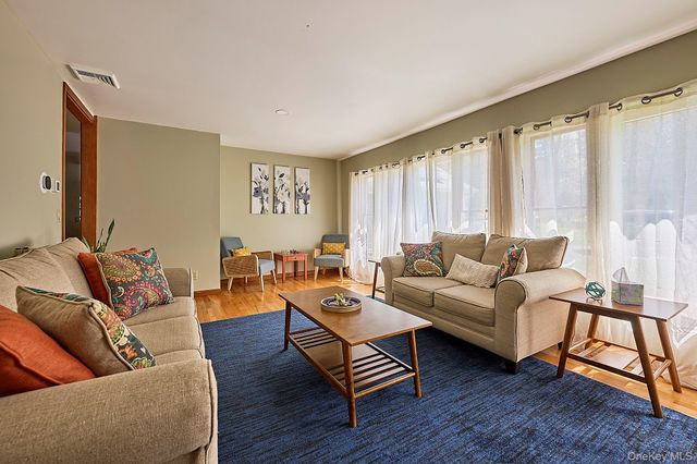 39 Pitio Road, Glen Spey, NY 12737