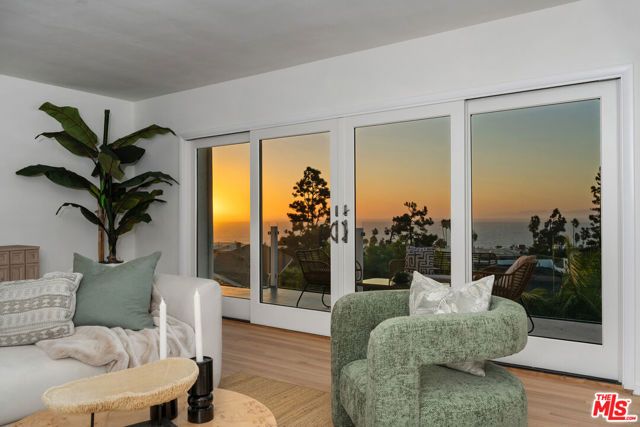 241 Calle Mayor, Redondo Beach, CA 90277