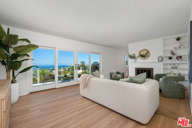 241 Calle Mayor, Redondo Beach, CA 90277