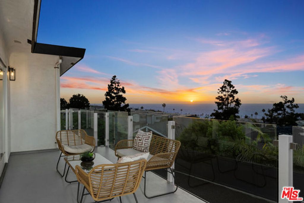 241 Calle Mayor, Redondo Beach, CA 90277