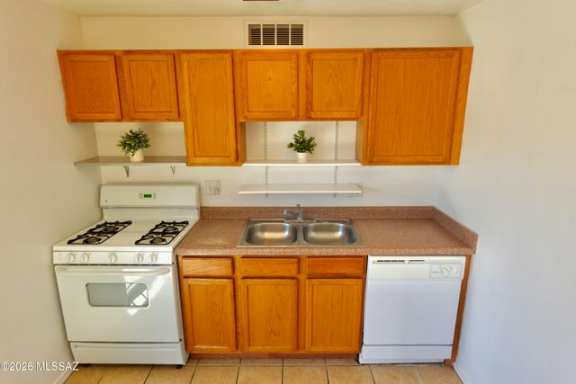 350 N Silverbell Rd Apt 116, Tucson, AZ 85745