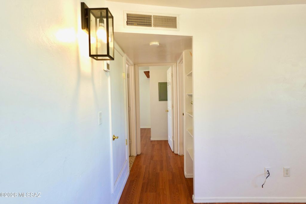 Image 11 of property listing at 350 N Silverbell Rd Apt 116, Tucson, AZ 85745