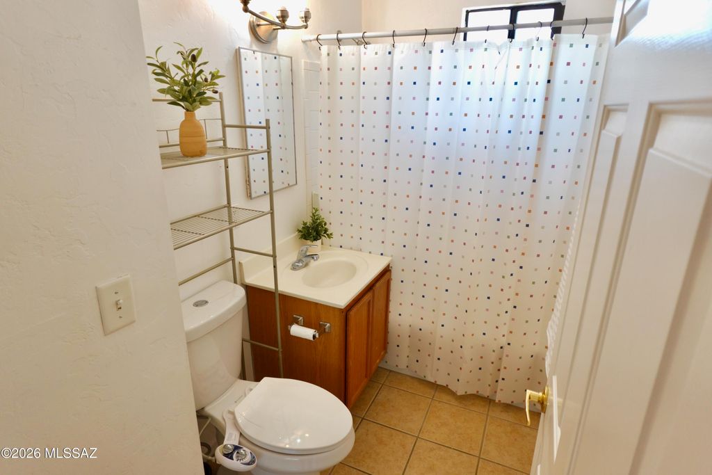 Image 12 of property listing at 350 N Silverbell Rd Apt 116, Tucson, AZ 85745