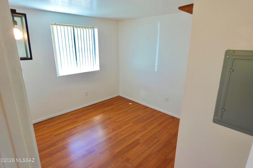 Image 13 of property listing at 350 N Silverbell Rd Apt 116, Tucson, AZ 85745