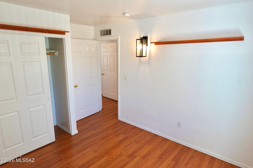 Image 14 of property listing at 350 N Silverbell Rd Apt 116, Tucson, AZ 85745