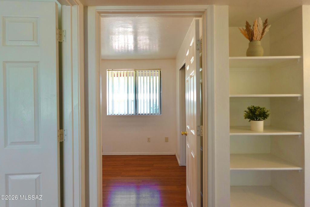 Image 15 of property listing at 350 N Silverbell Rd Apt 116, Tucson, AZ 85745