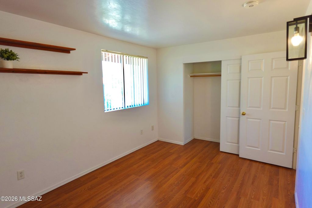 Image 17 of property listing at 350 N Silverbell Rd Apt 116, Tucson, AZ 85745