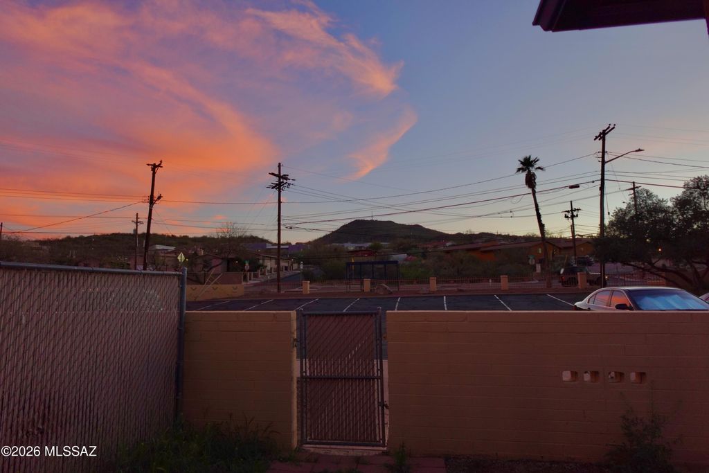 Image 18 of property listing at 350 N Silverbell Rd Apt 116, Tucson, AZ 85745