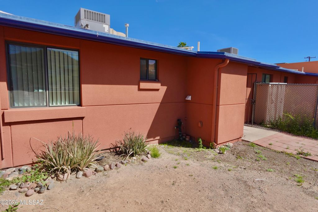 Image 20 of property listing at 350 N Silverbell Rd Apt 116, Tucson, AZ 85745