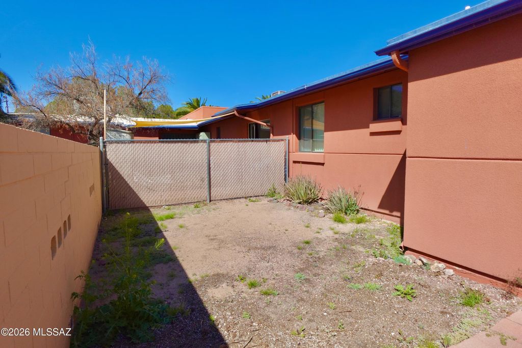 Image 21 of property listing at 350 N Silverbell Rd Apt 116, Tucson, AZ 85745