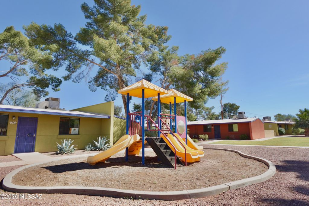 Image 25 of property listing at 350 N Silverbell Rd Apt 116, Tucson, AZ 85745