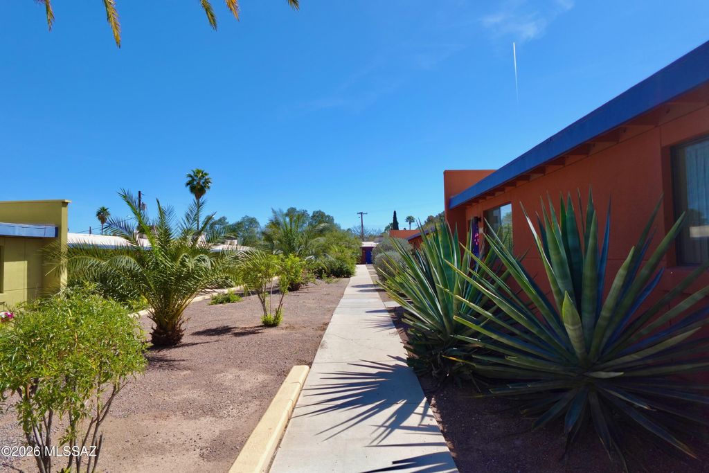 Image 26 of property listing at 350 N Silverbell Rd Apt 116, Tucson, AZ 85745
