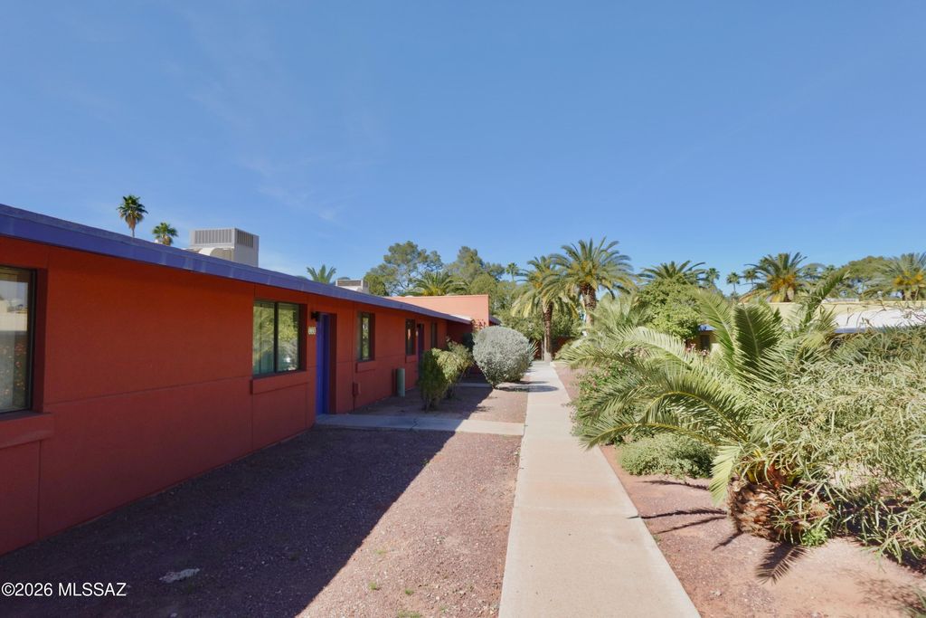 Image 27 of property listing at 350 N Silverbell Rd Apt 116, Tucson, AZ 85745