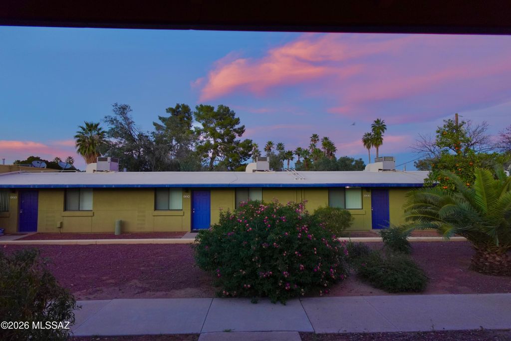 Image 28 of property listing at 350 N Silverbell Rd Apt 116, Tucson, AZ 85745