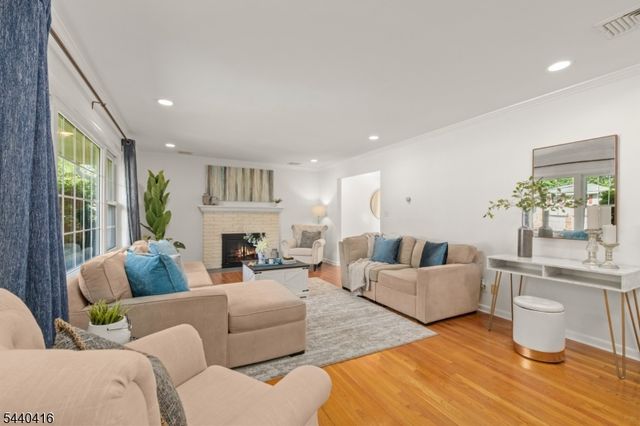 42 Sherwood Dr, New Providence Boro, NJ 07974