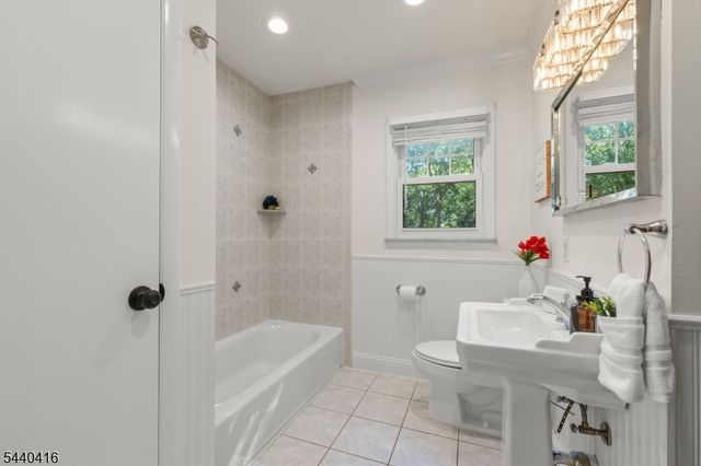 42 Sherwood Dr, New Providence Boro, NJ 07974
