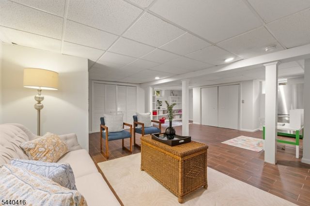 42 Sherwood Dr, New Providence Boro, NJ 07974