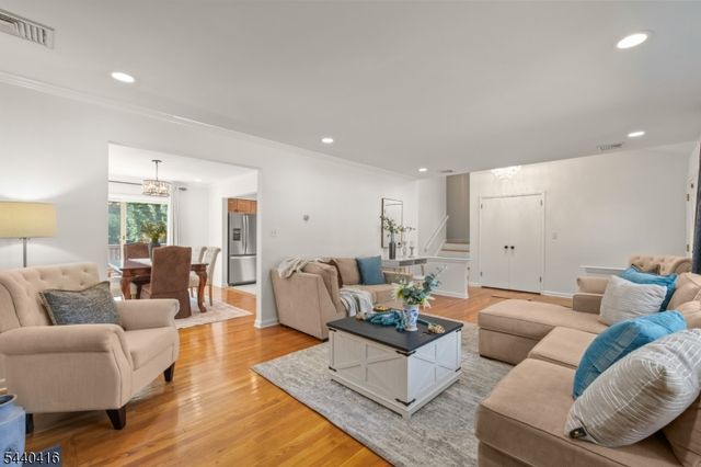 42 Sherwood Dr, New Providence Boro, NJ 07974