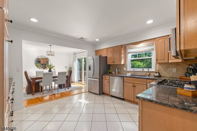 42 Sherwood Dr, New Providence Boro, NJ 07974
