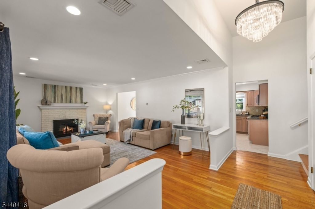 42 Sherwood Dr, New Providence Boro, NJ 07974