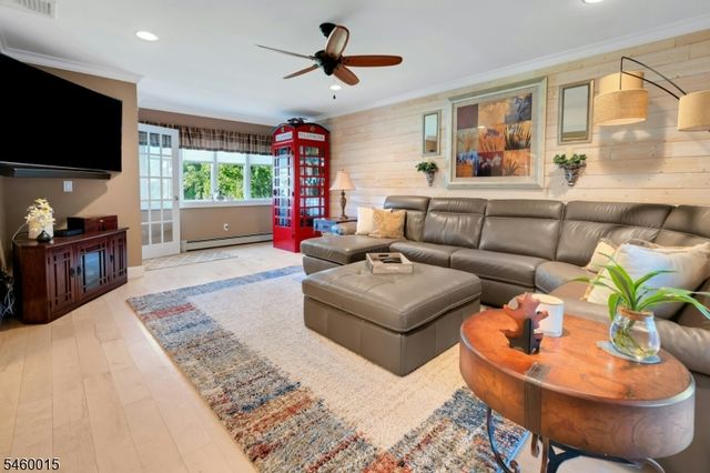 1 Fleetwood Ave, Fairfield Twp., NJ 07004