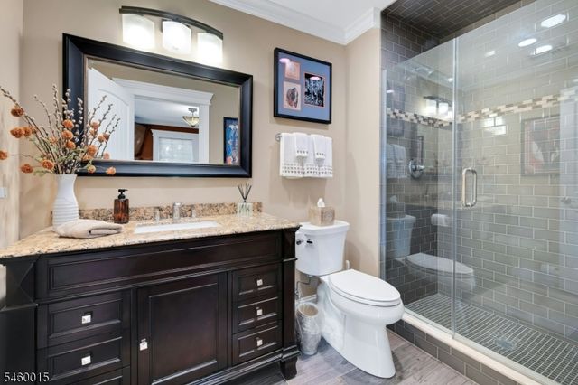 1 Fleetwood Ave, Fairfield Twp., NJ 07004