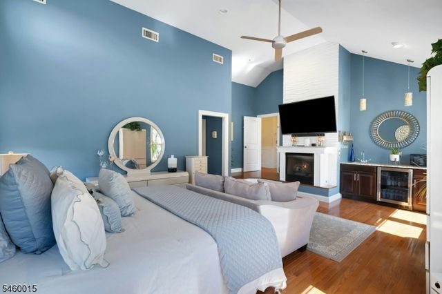 1 Fleetwood Ave, Fairfield Twp., NJ 07004