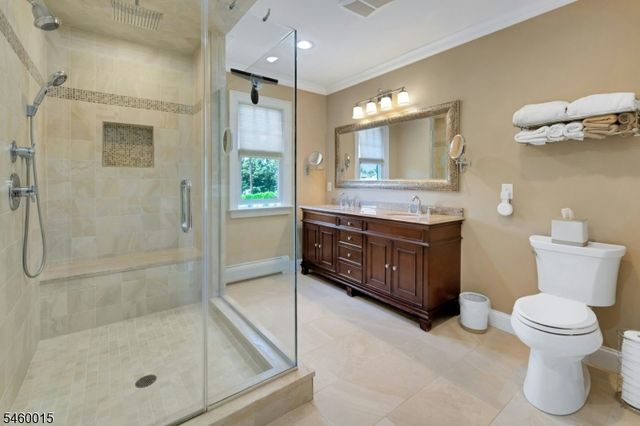 1 Fleetwood Ave, Fairfield Twp., NJ 07004