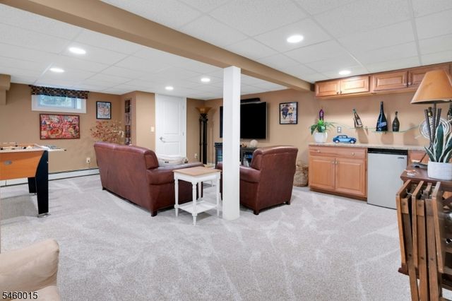 1 Fleetwood Ave, Fairfield Twp., NJ 07004