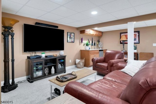 1 Fleetwood Ave, Fairfield Twp., NJ 07004