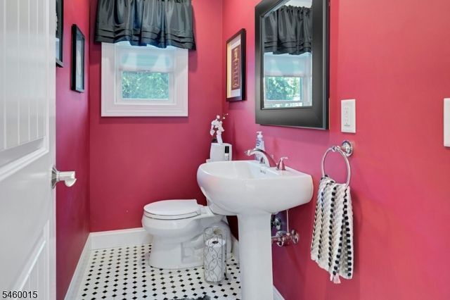 1 Fleetwood Ave, Fairfield Twp., NJ 07004