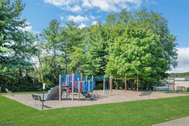 1 Fleetwood Ave, Fairfield Twp., NJ 07004