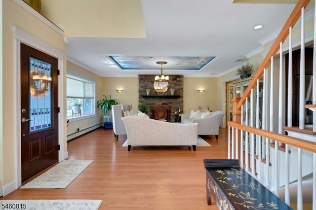 1 Fleetwood Ave, Fairfield Twp., NJ 07004