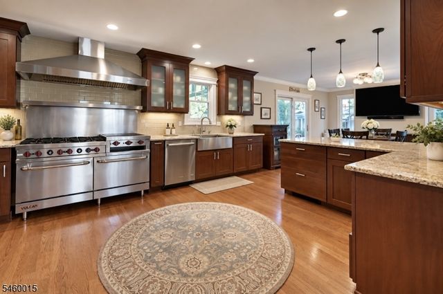 1 Fleetwood Ave, Fairfield Twp., NJ 07004