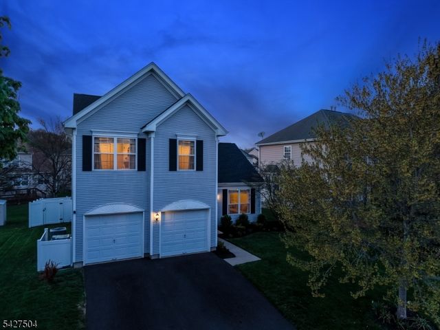71 Saxton Dr, Hackettstown Town, NJ 07840