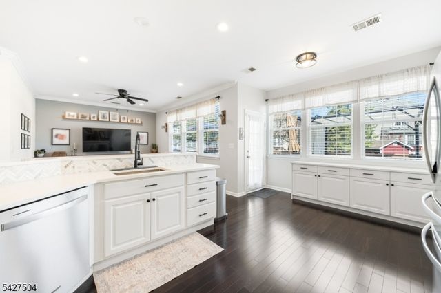 71 Saxton Dr, Hackettstown Town, NJ 07840