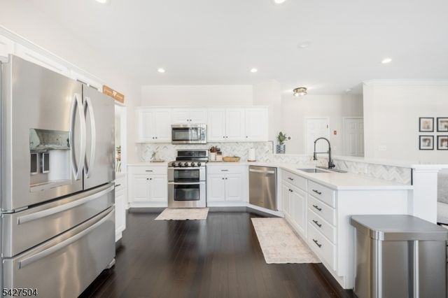 71 Saxton Dr, Hackettstown Town, NJ 07840