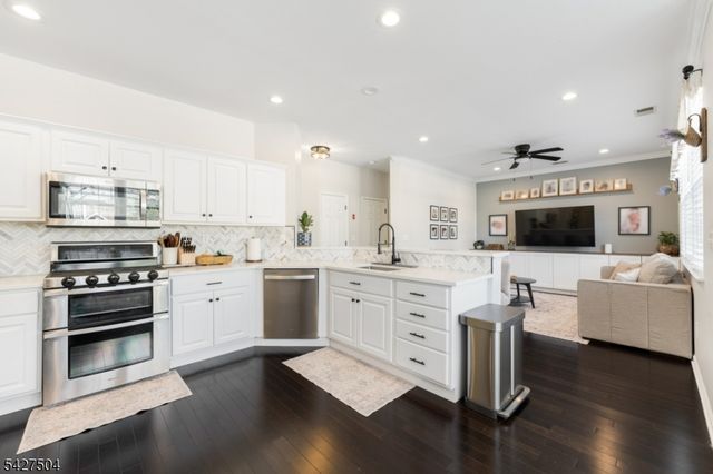 71 Saxton Dr, Hackettstown Town, NJ 07840