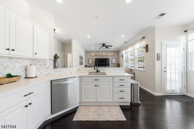 71 Saxton Dr, Hackettstown Town, NJ 07840