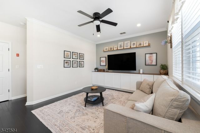 71 Saxton Dr, Hackettstown Town, NJ 07840