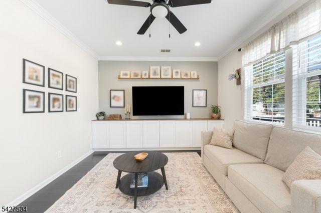 71 Saxton Dr, Hackettstown Town, NJ 07840