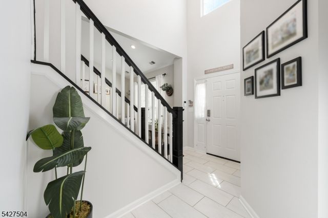 71 Saxton Dr, Hackettstown Town, NJ 07840