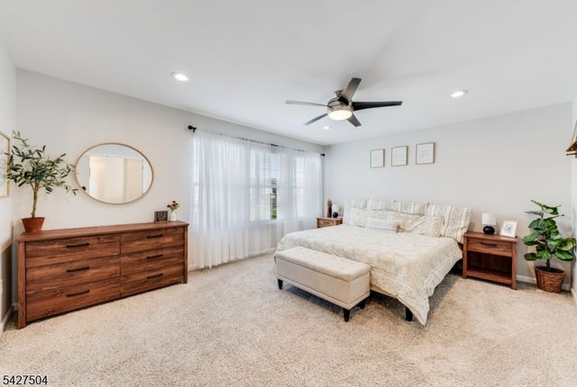 71 Saxton Dr, Hackettstown Town, NJ 07840